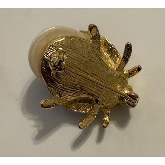 Vintage Avon Ladybug Brooch Red Enamel Rhinestone Pearl Gold Tone Pin - Picture 3 of 4